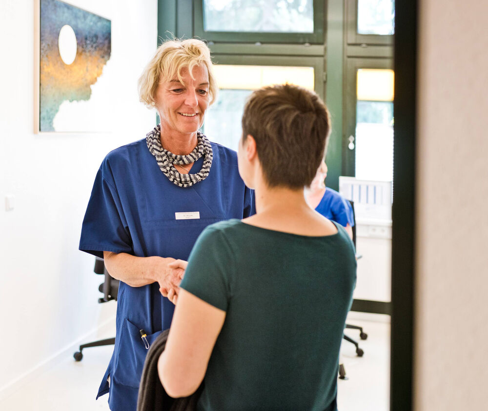 Begrüßung einer Patientin